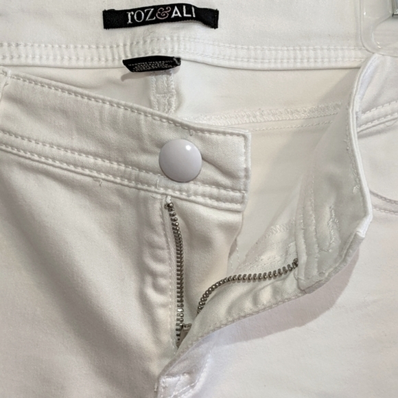 🌲Roz & Ali Women's White pants Size 12P - Picture 3 of 4